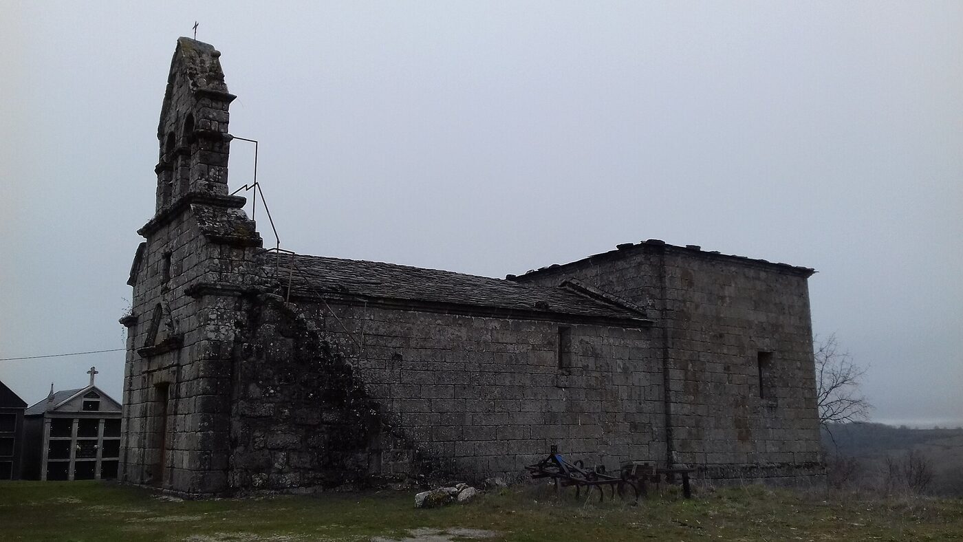 Igrexa de San Pedro de Pradolongo en A Veiga