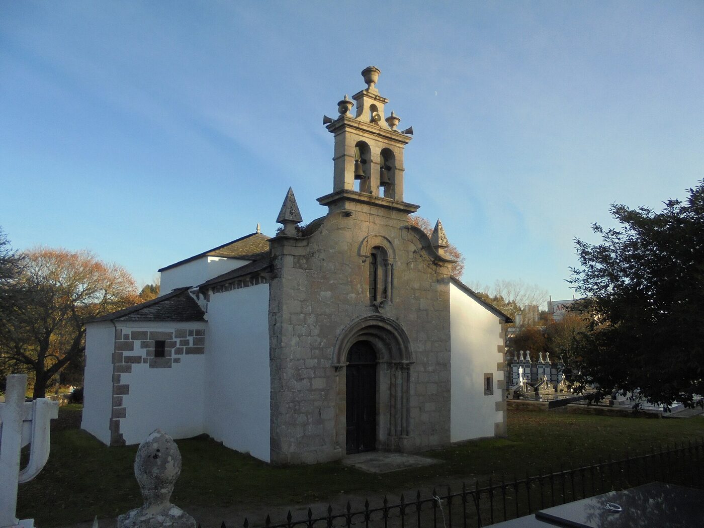Igrexa de San Pedro Fiz de Robra en Outeiro de Rei