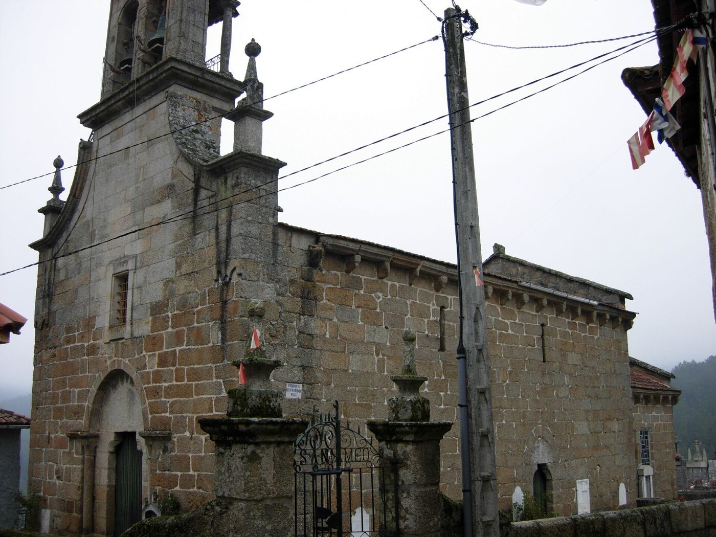 Igrexa de San Mamede de Puga en Toén
