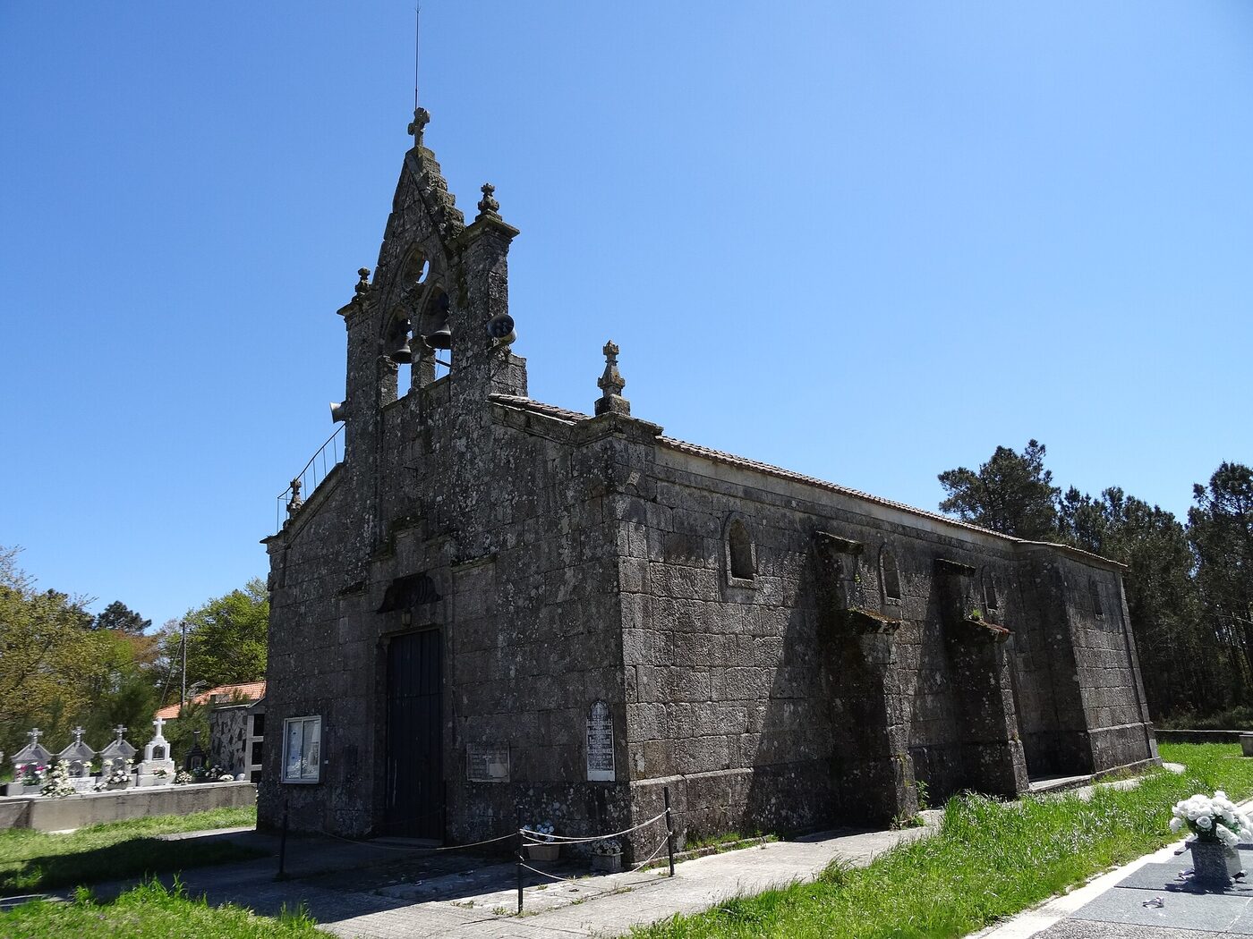 Igrexa de Santa María de Mirallos en A Peroxa
