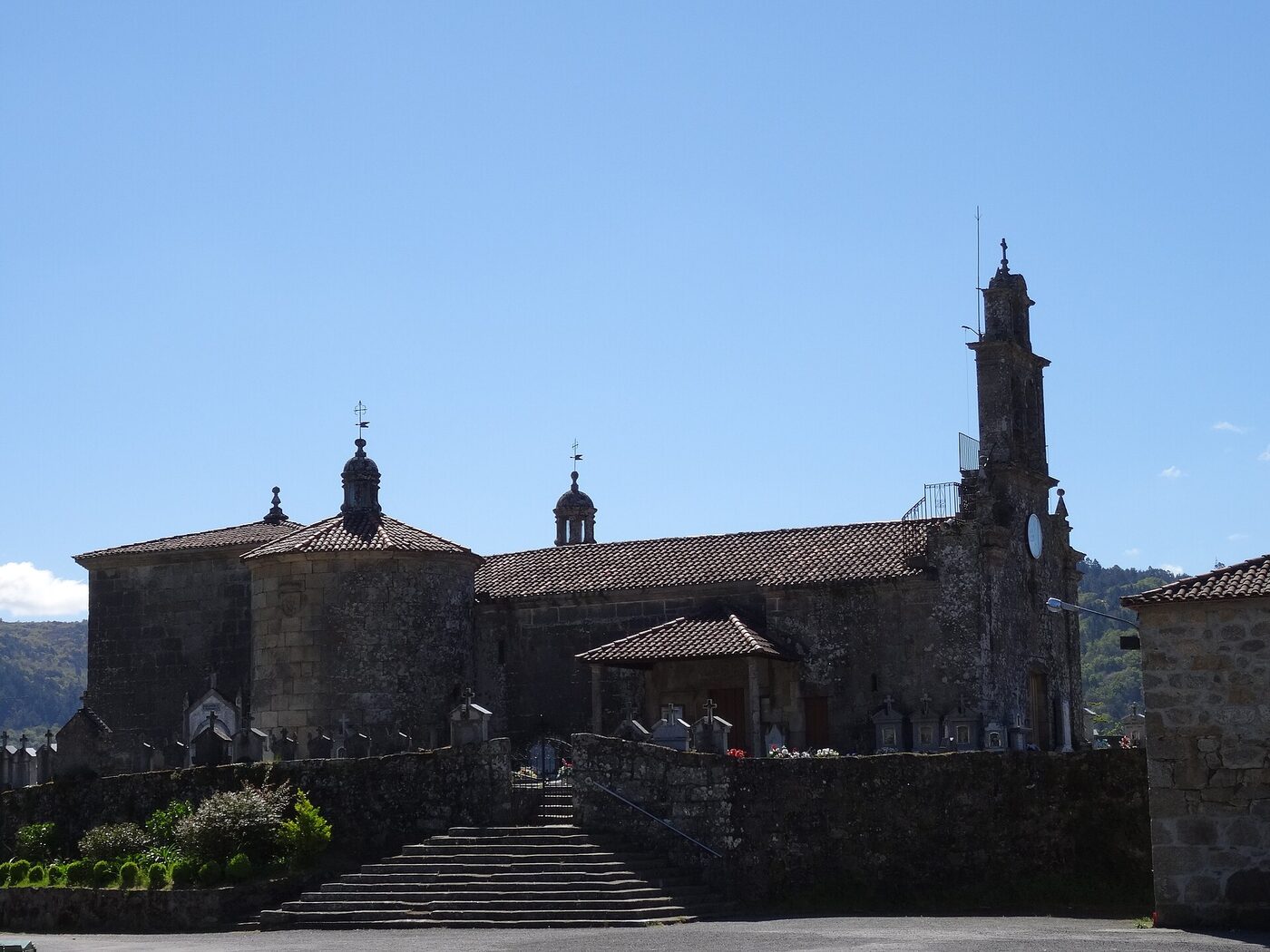 Igrexa de Santiago de Carracedo en A Peroxa