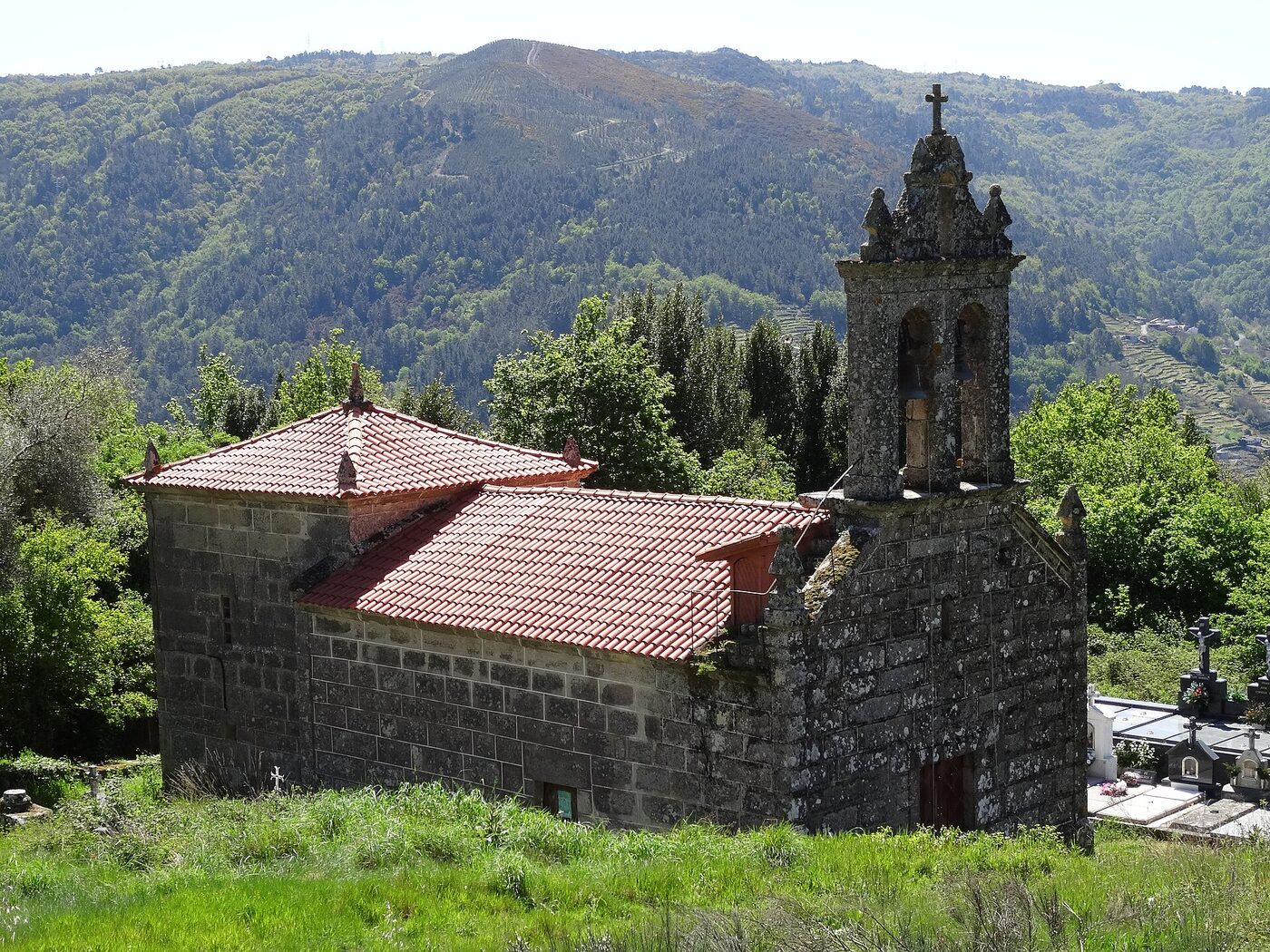 Igrexa de San Xulián de Celaguantes en A Peroxa