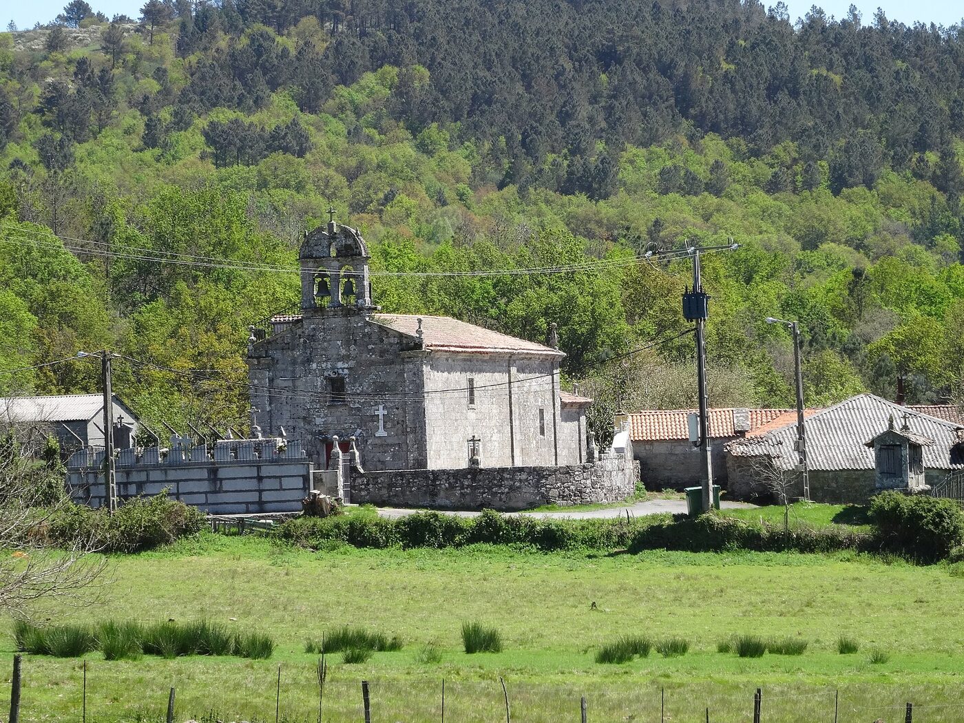 Igrexa de Santiago de Toubes en A Peroxa