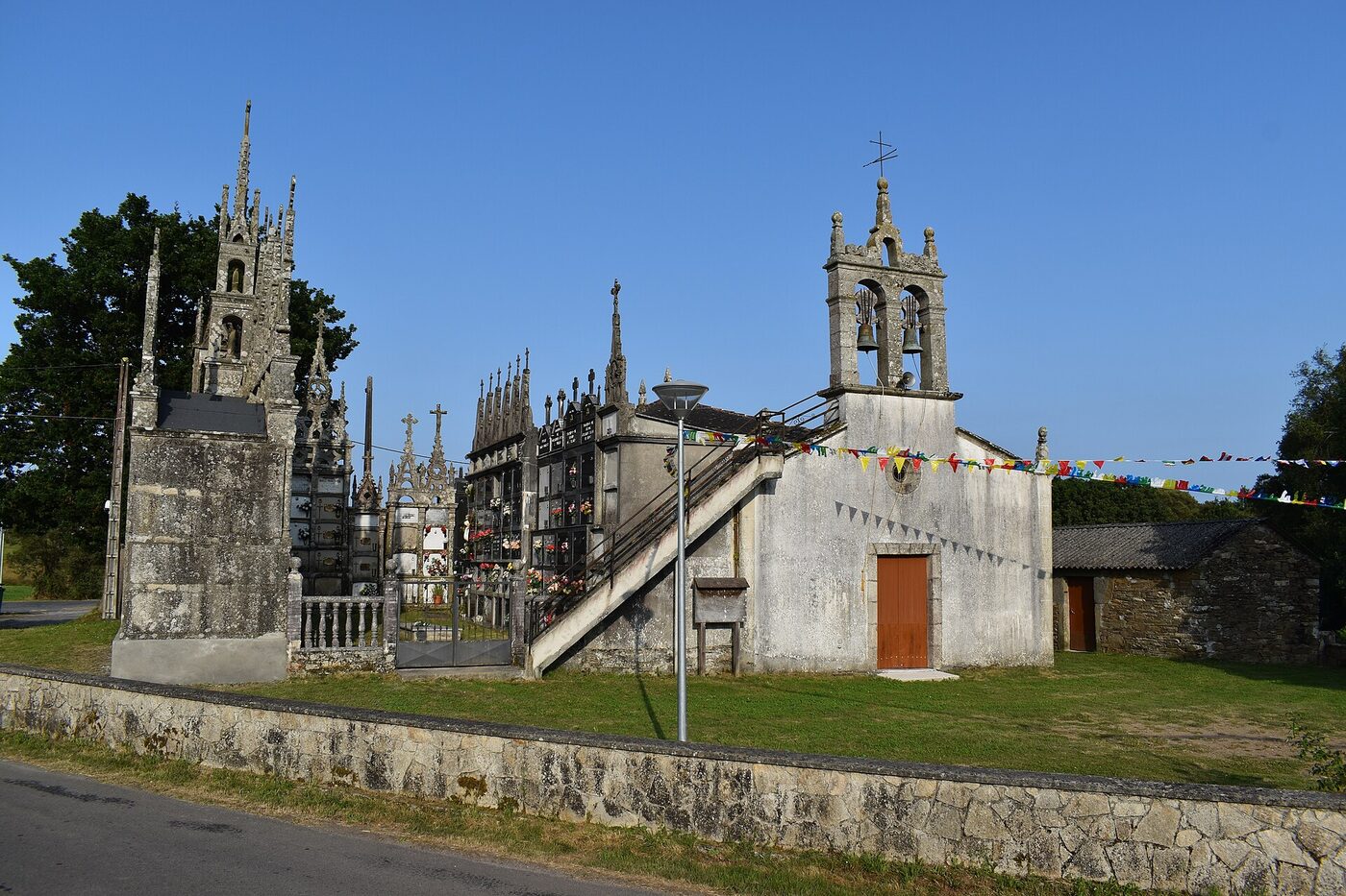 Igrexa de San Pedro de Seixas en Cospeito