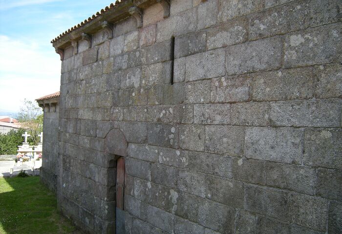 Igrexa de San Xoán de Bouzoa
