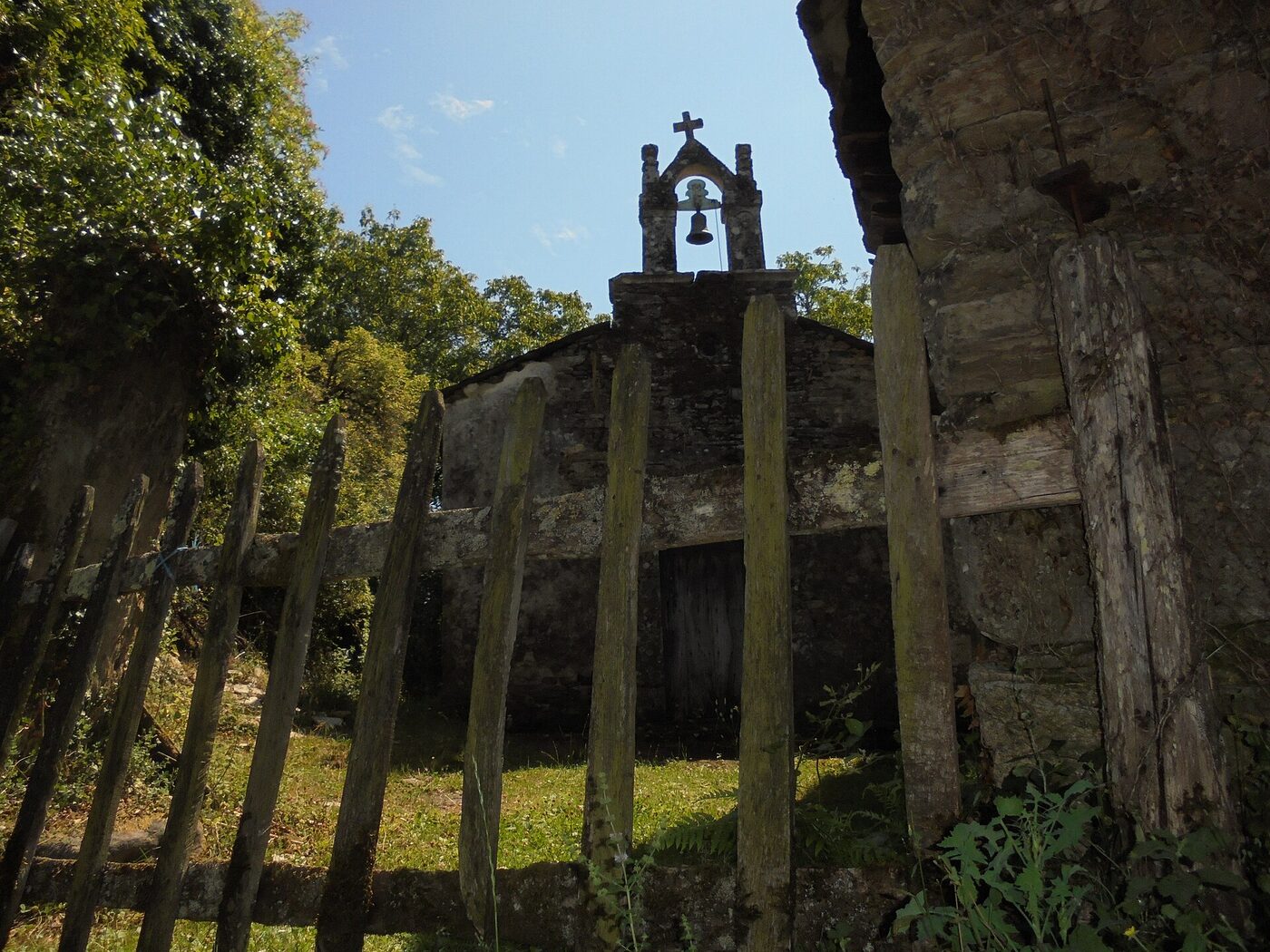 Igrexa de Santalla de Riba de Neira en Baralla