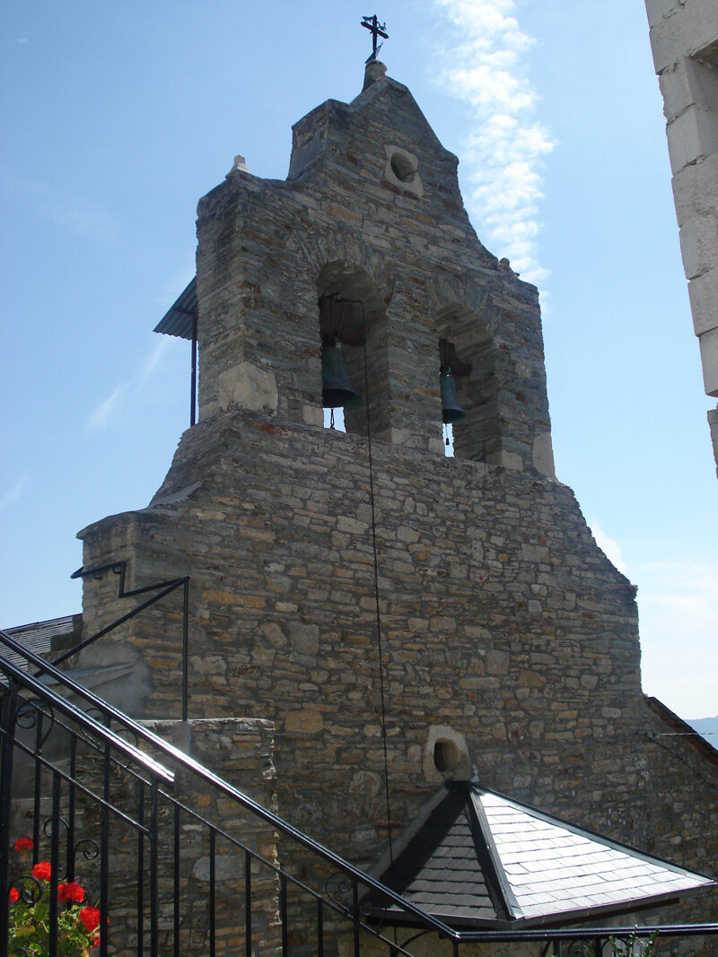 Igrexa de San Pedro de Vilasinde en Vega de Valcarce