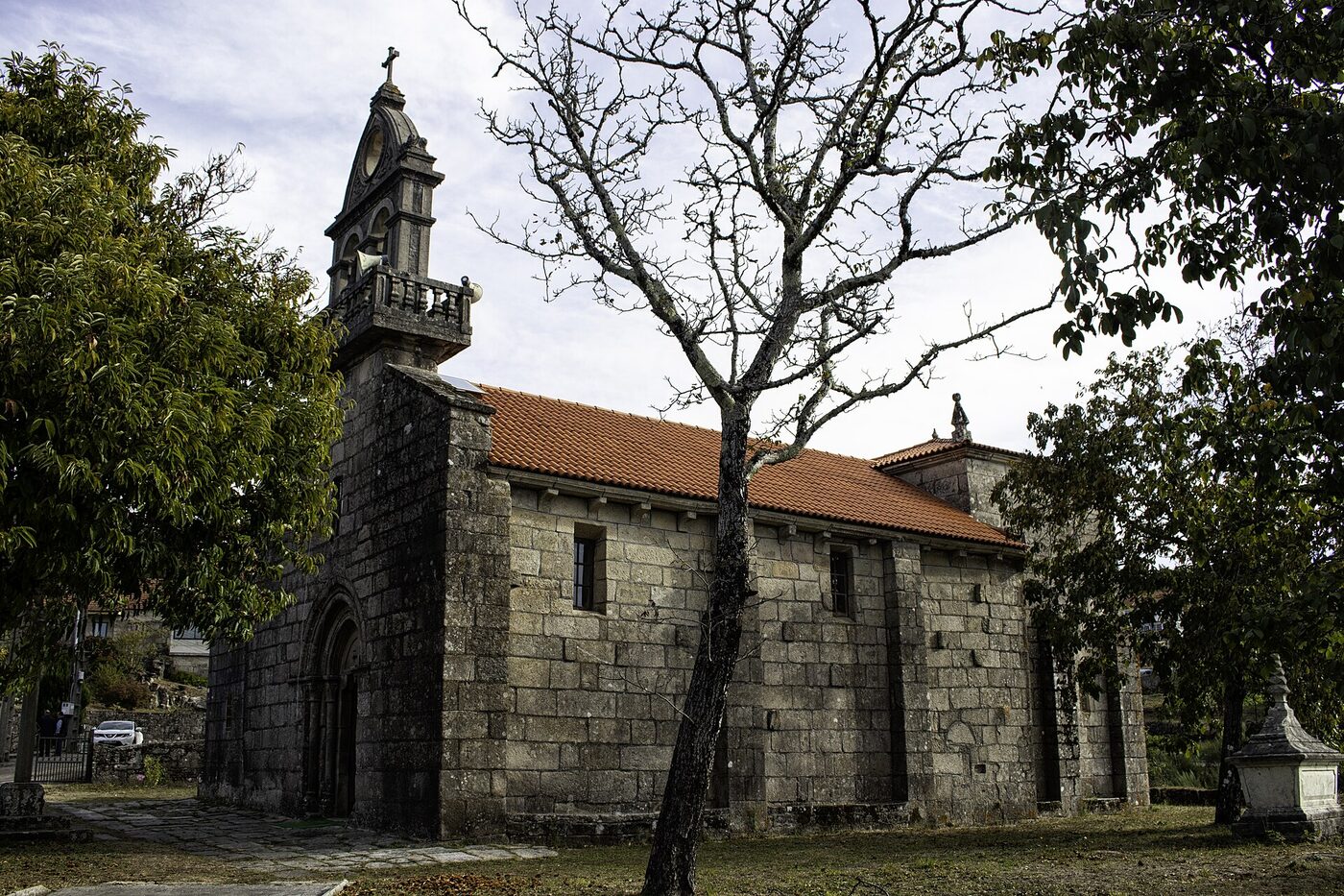 Igrexa de Santa María de Tourón en Ponte Caldelas