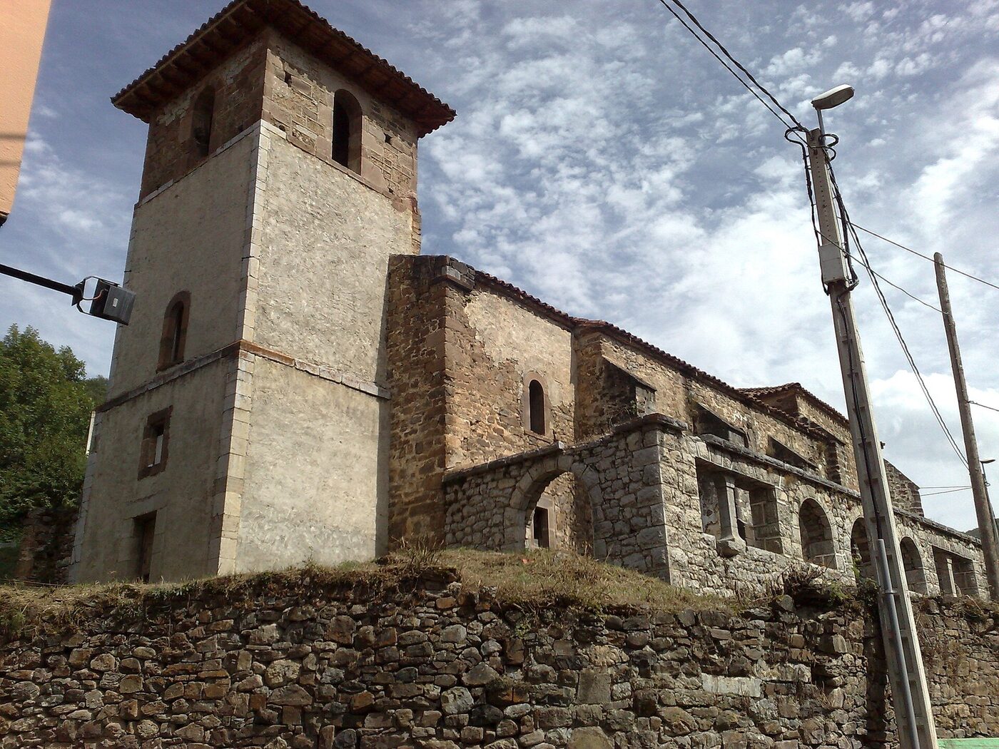 Iglesia vieja de San Vicente Mártir en Camaleño