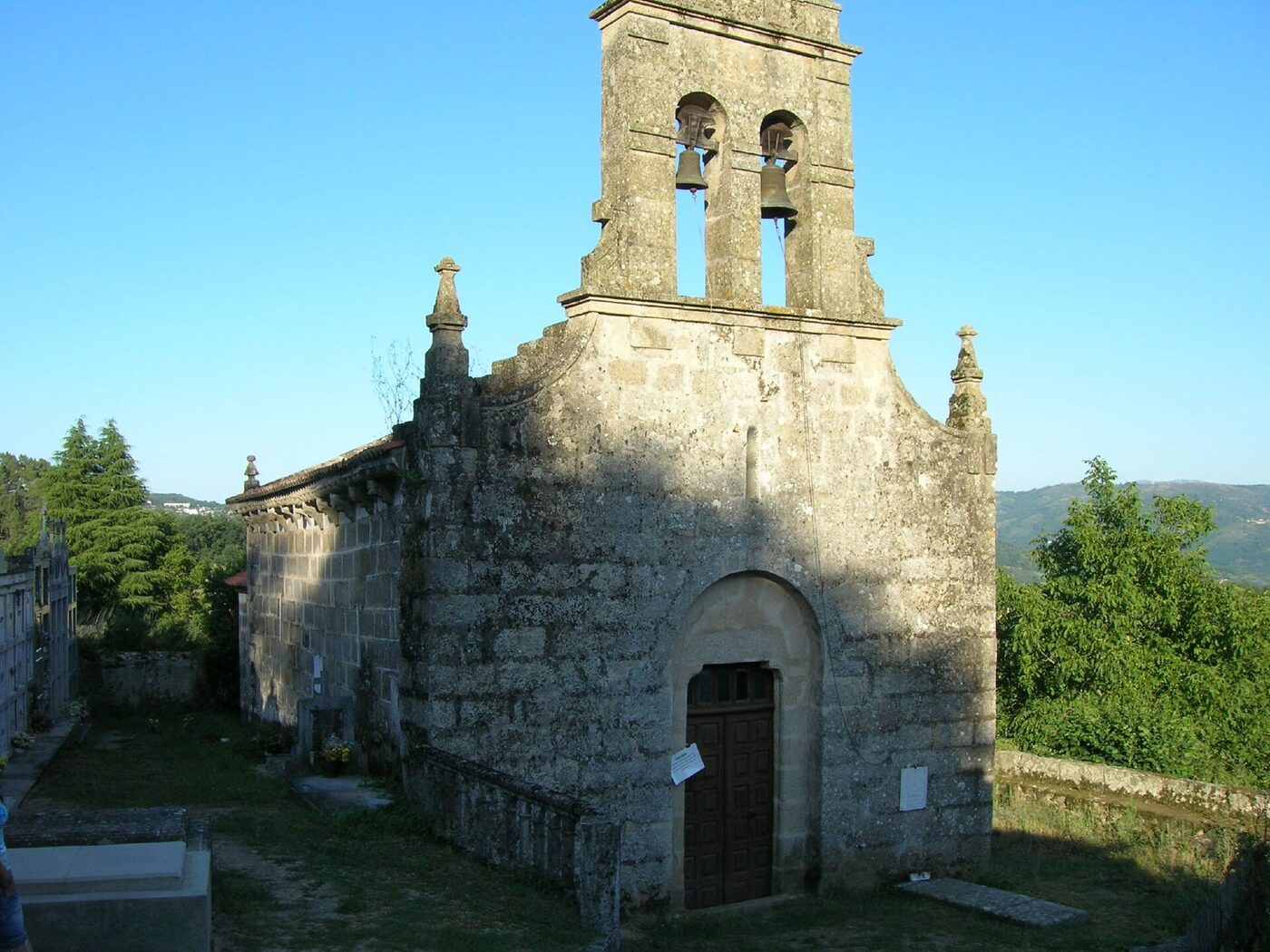Igrexa de Santa María de Ucelle en Coles