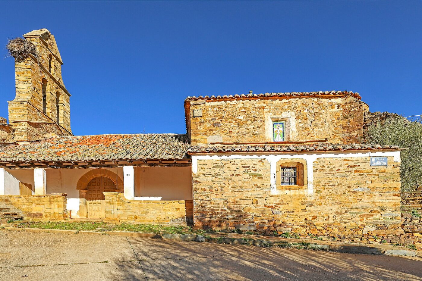 Iglesia de Nuestra Señora de la Natividad de Villar de Golfer en Luyego