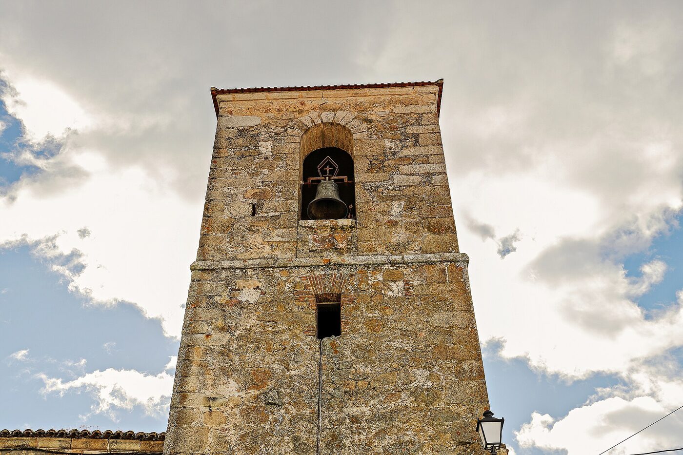 Iglesia de San Lorenzo Mártir en Cabezabellosa