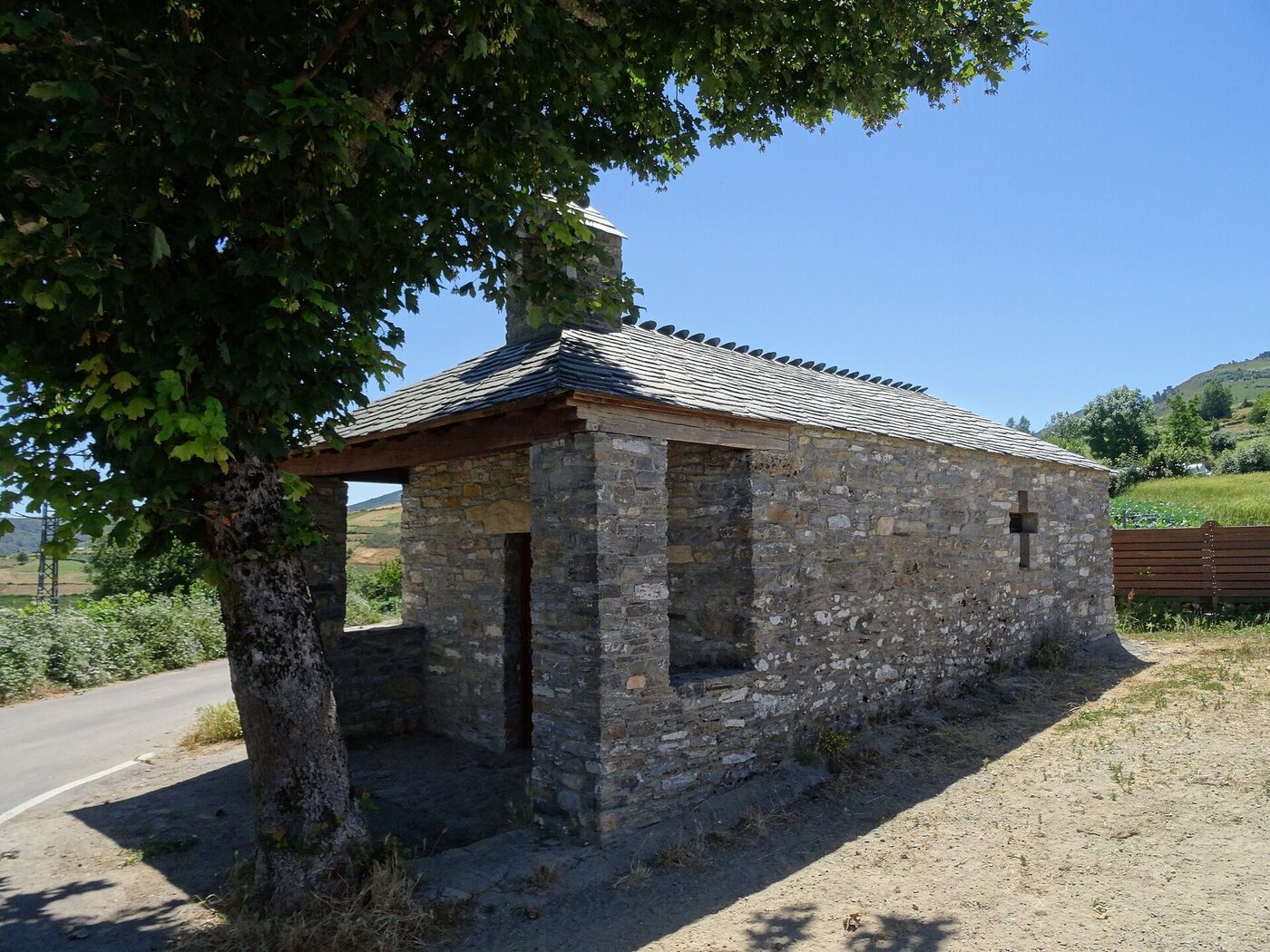 Capela de Santa Bárbara de Chan de Pena en Pedrafita do Cebreiro