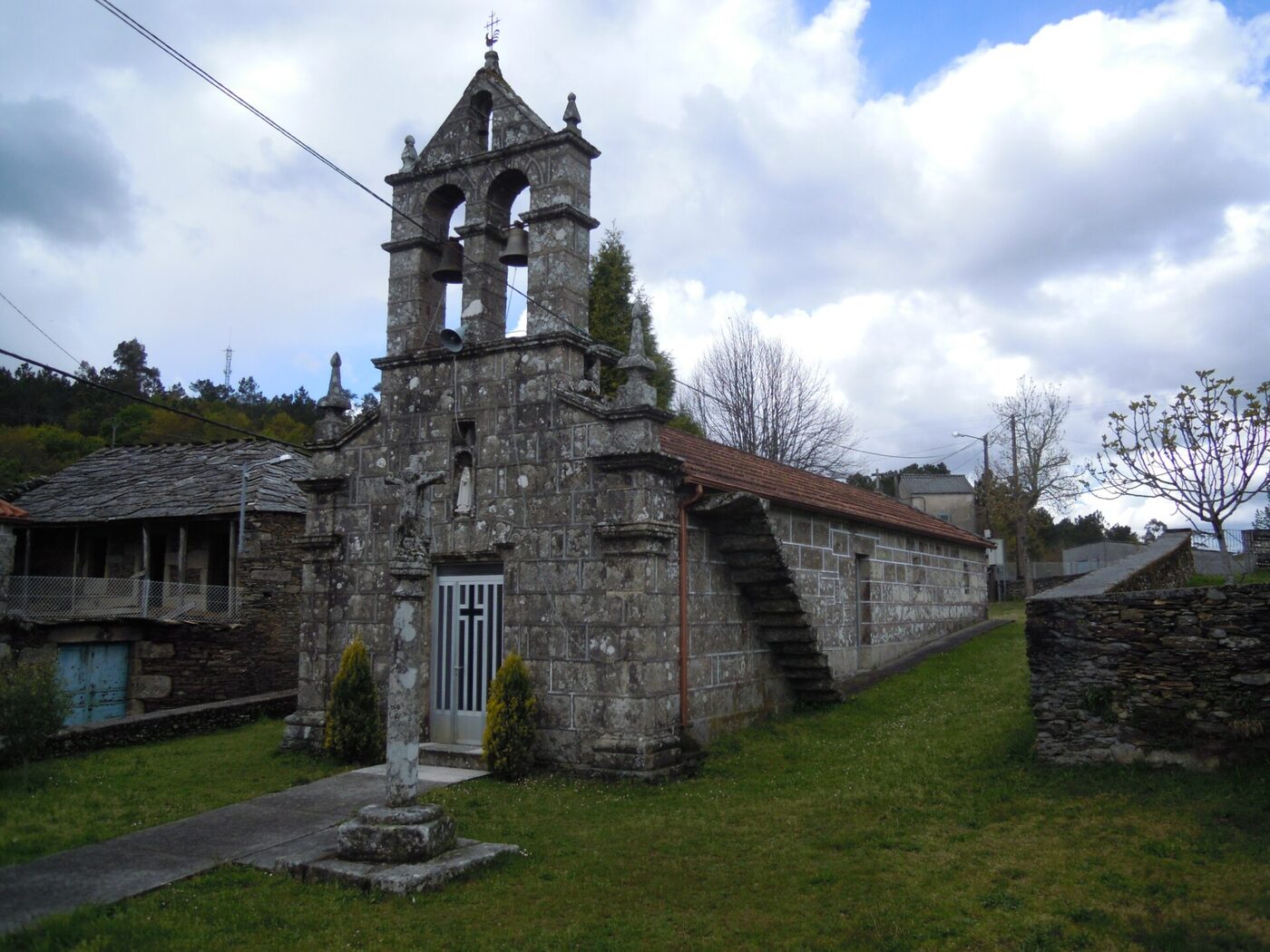 Capela de Santa Isabel de Liñares en Avión