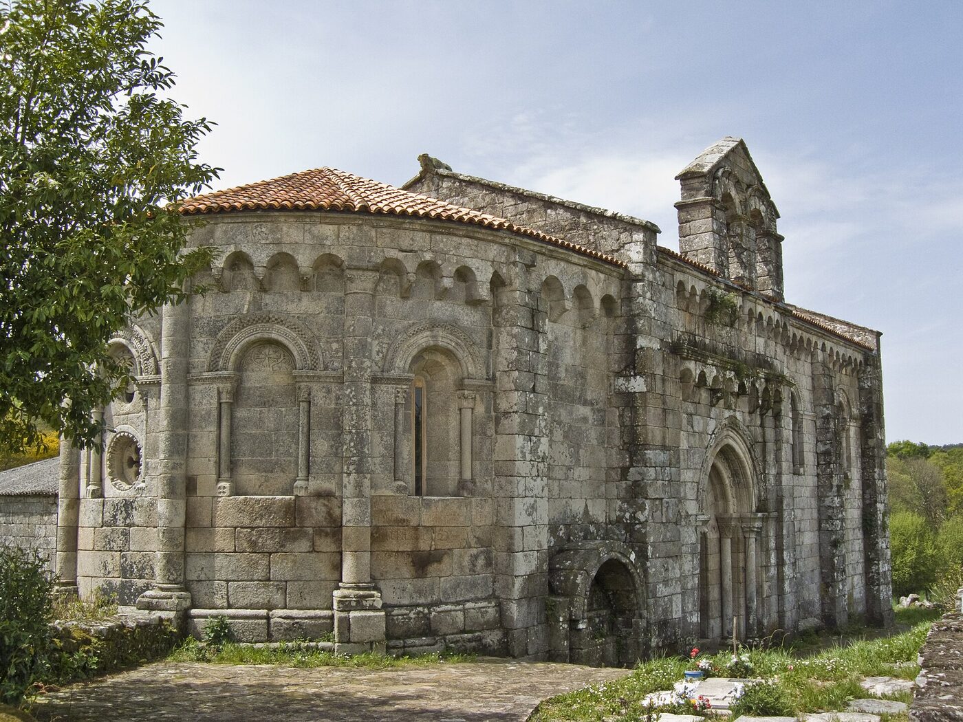 Igrexa de San Pedro de Vilanova de Dozón en Dozón