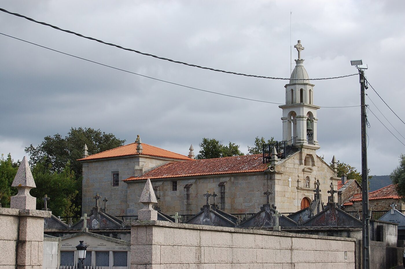 Igrexa de San Clemenzo de Sisán en Ribadumia