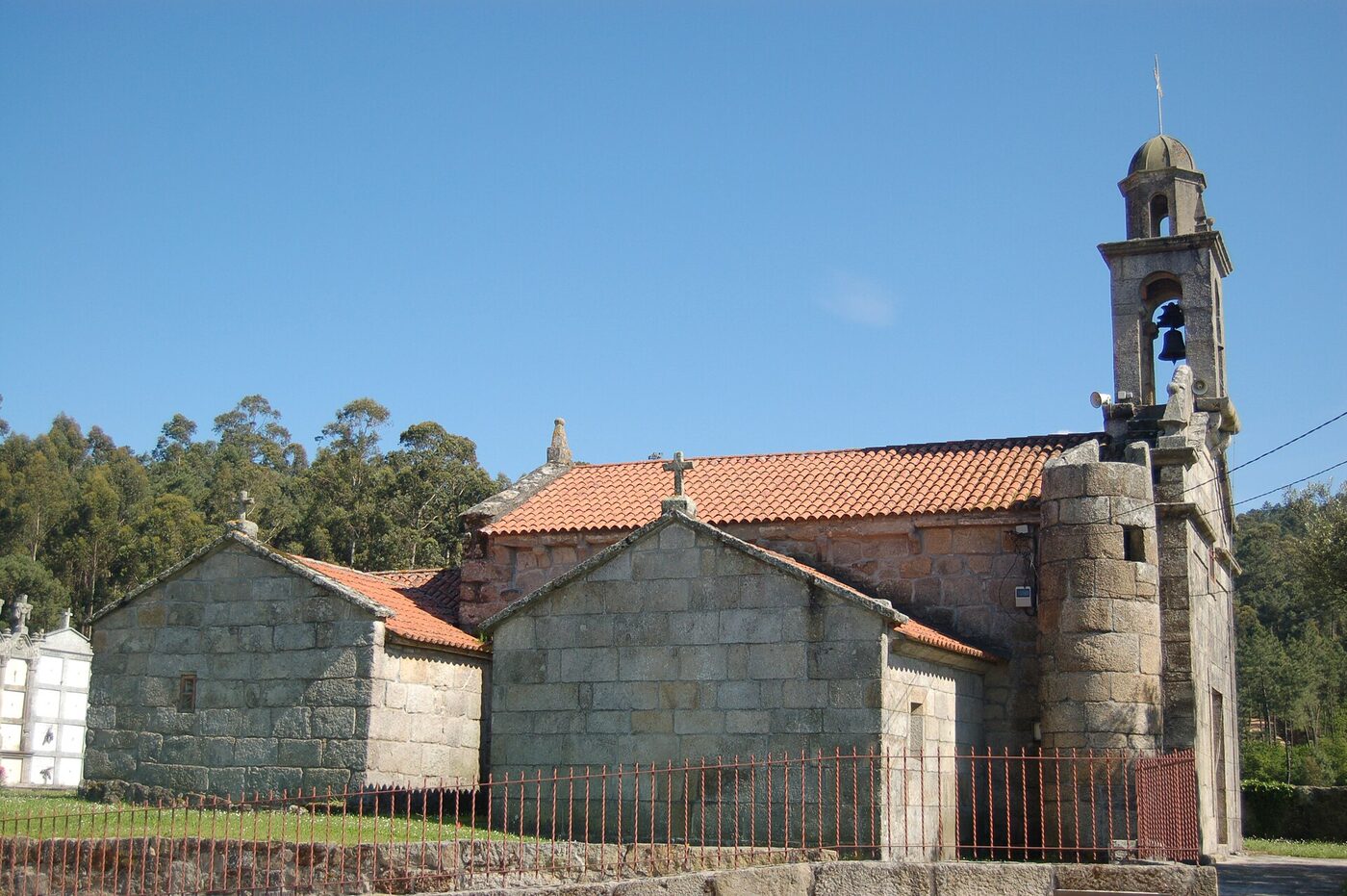 Igrexa de Santa María de Besomaño en Ribadumia