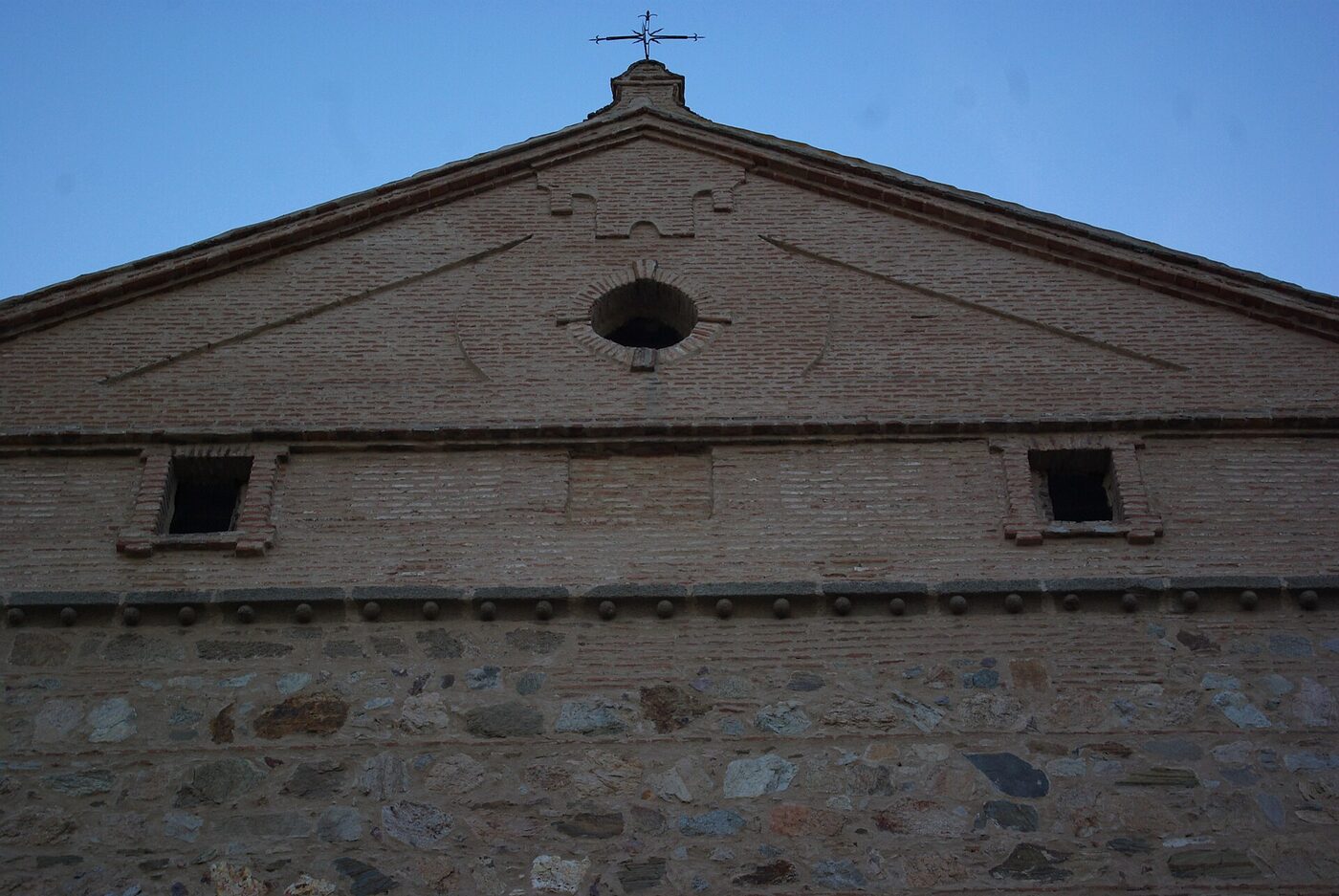 Iglesia de Nuestra señora de Altagracia en Mora