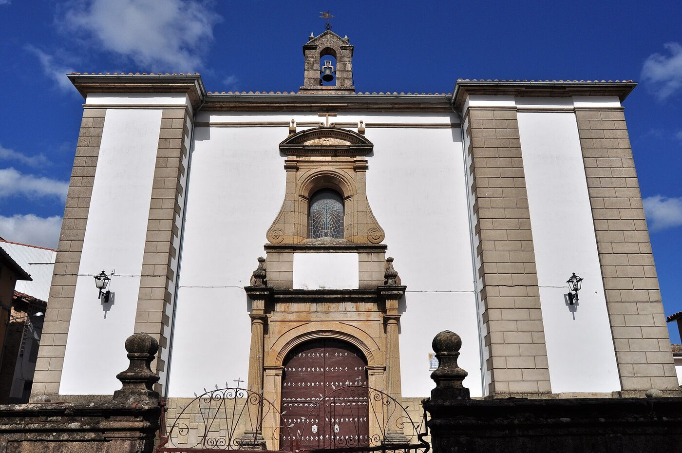 Santuario de la Cruz Bendita en Casar de Palomero