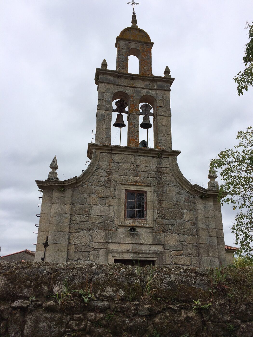 Igrexa de San Vicente de Deade en O Castro de Ferreira