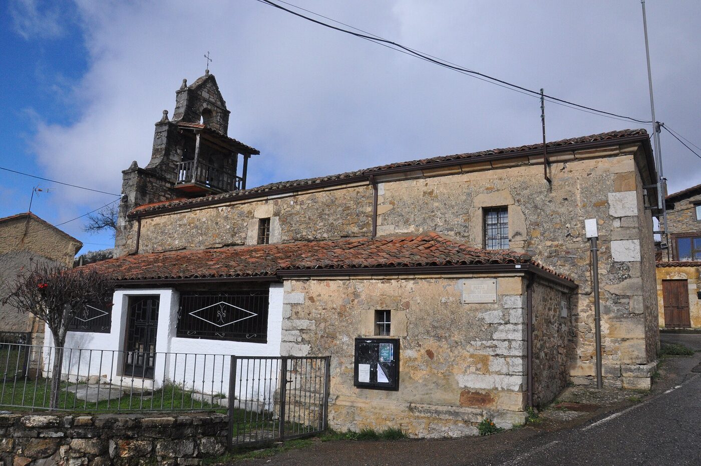 Iglesia de San Miguel Arcángel de Oceja de Valdellorma en La Ercina