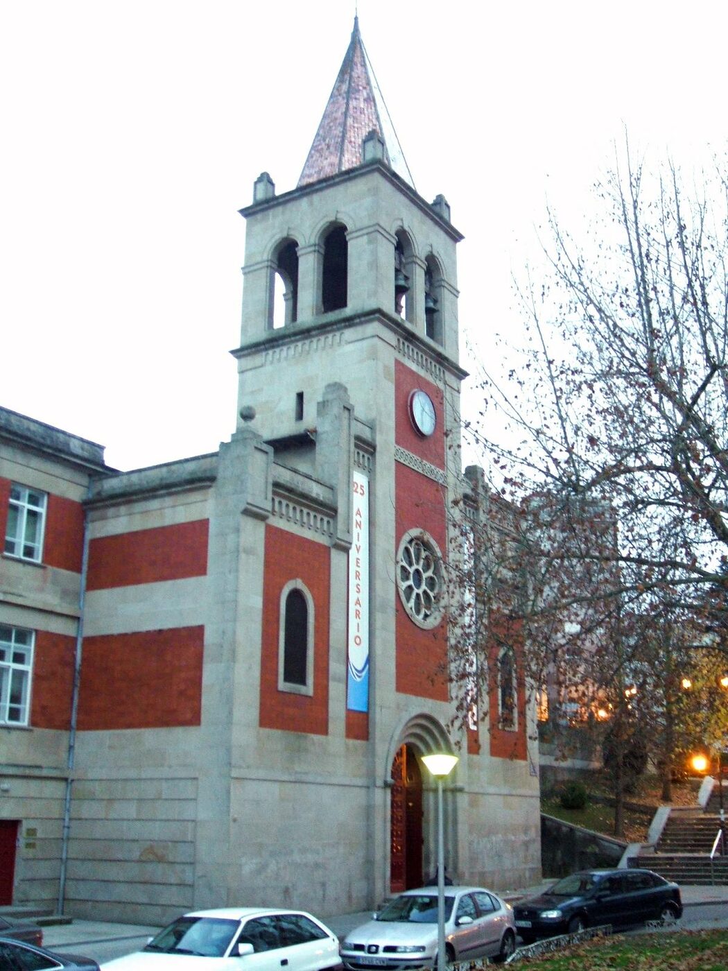 Igrexa de María Auxiliadora en Ourense