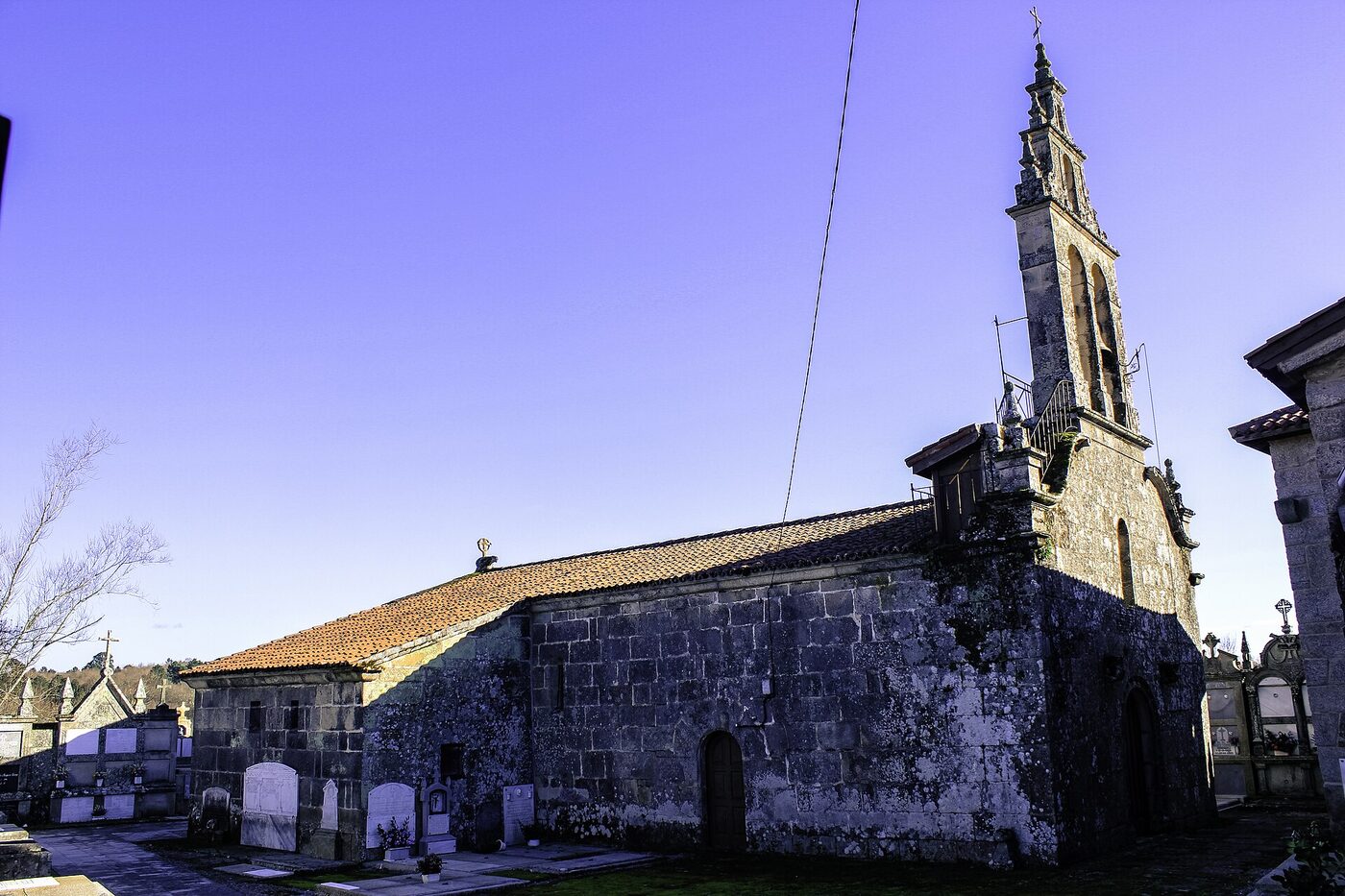 Igrexa Vella de Santa María de Tamallancos en Vilamarín