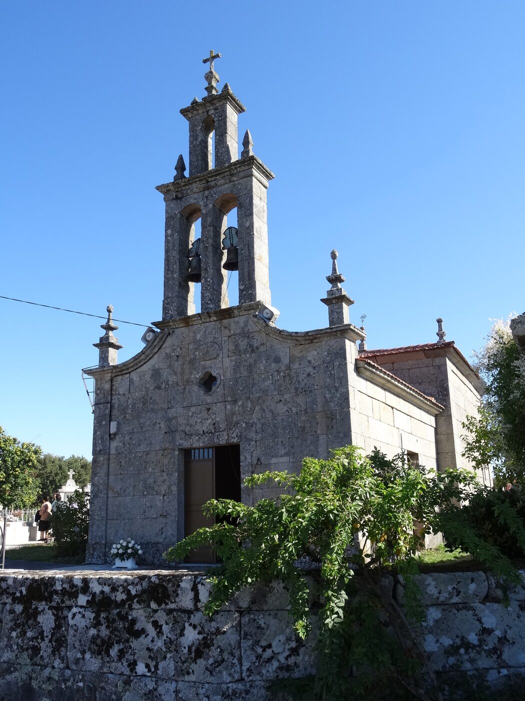 Igrexa de San Pedro da Ribeira en Baños de Molgas