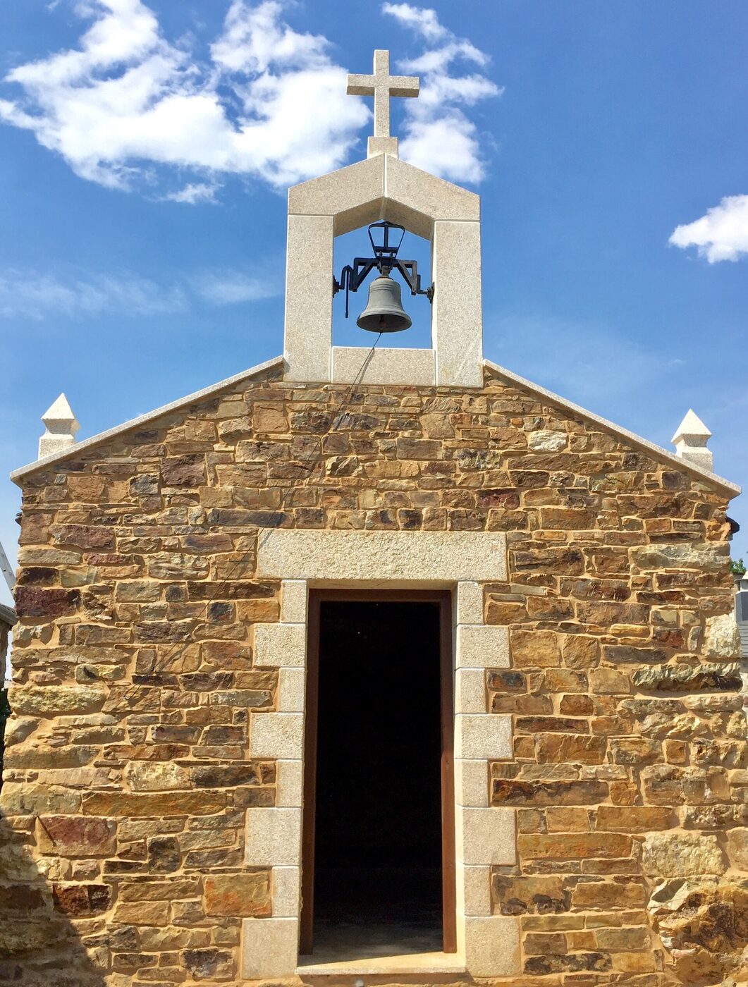 Capela de Santa Cruz de Biduedo en Baralla