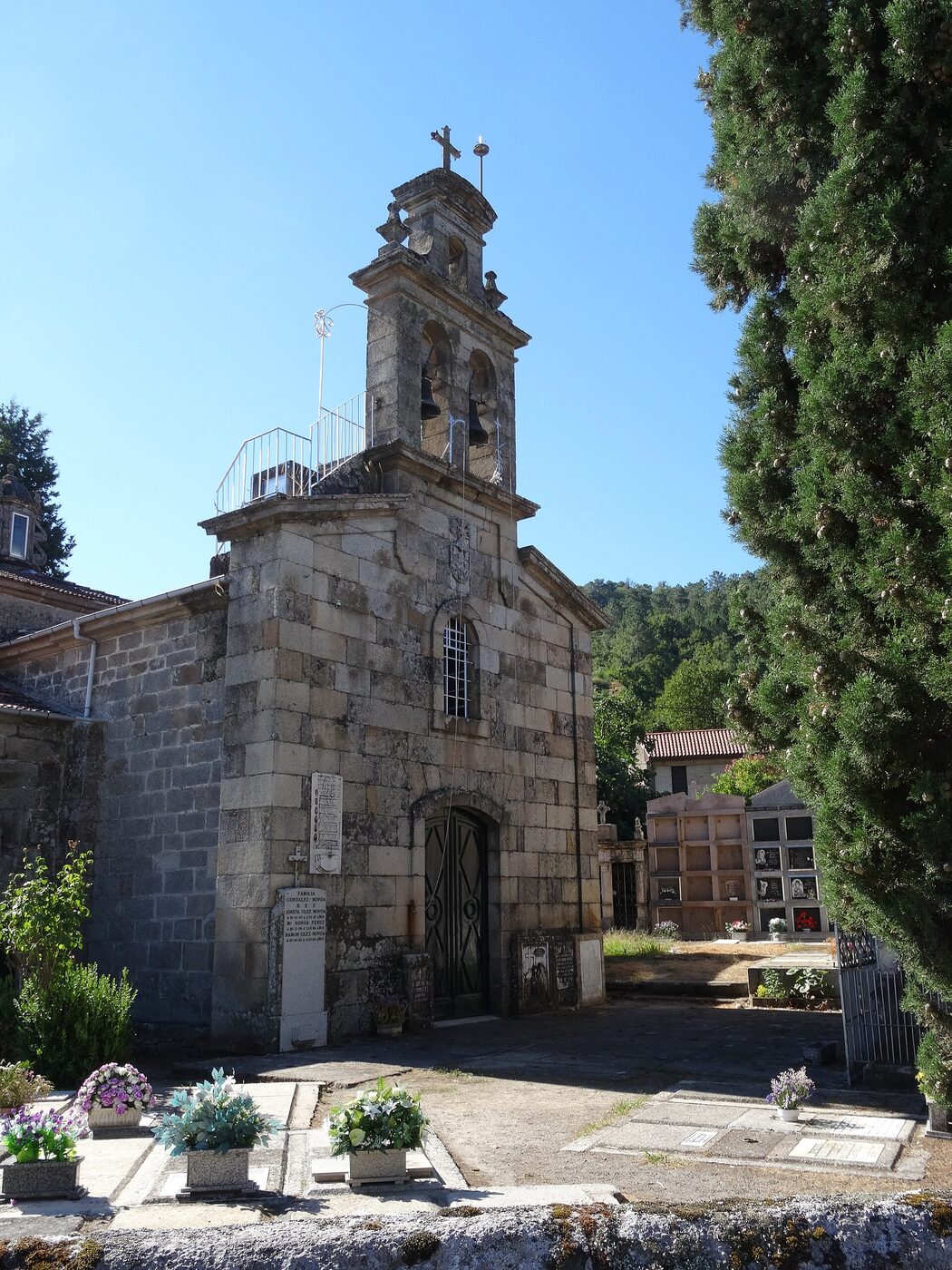 Igrexa de Santa María de Astariz en Castrelo de Miño
