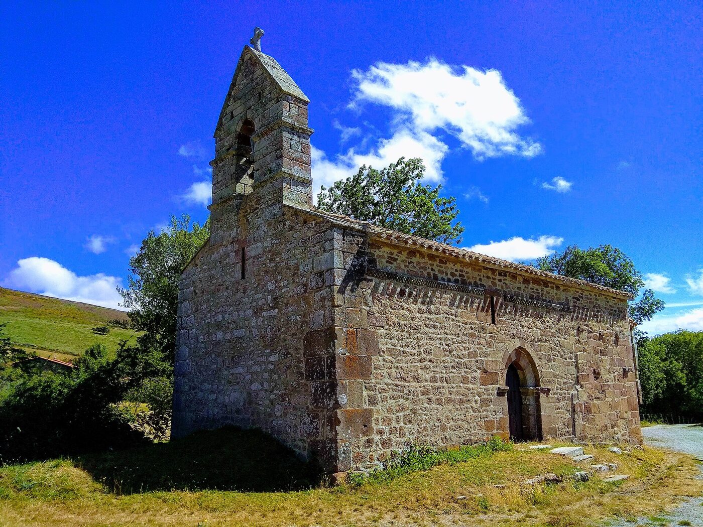 Ermita de San Miguel en Valdeolea