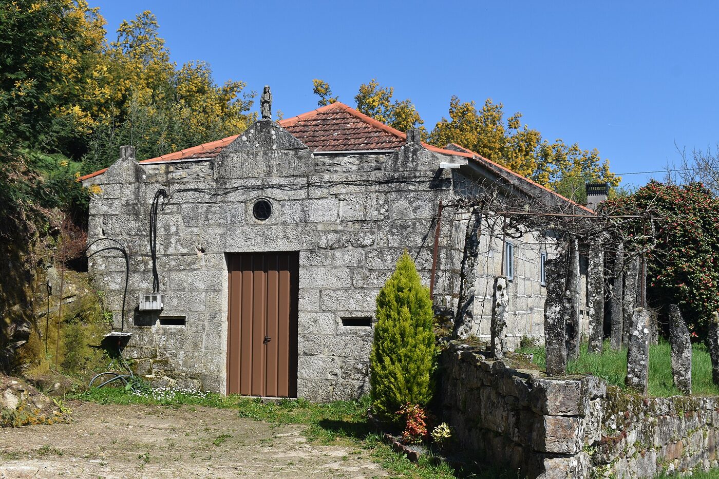 Capela da Nosa Señora de Lourdes de Orros en A Ponte