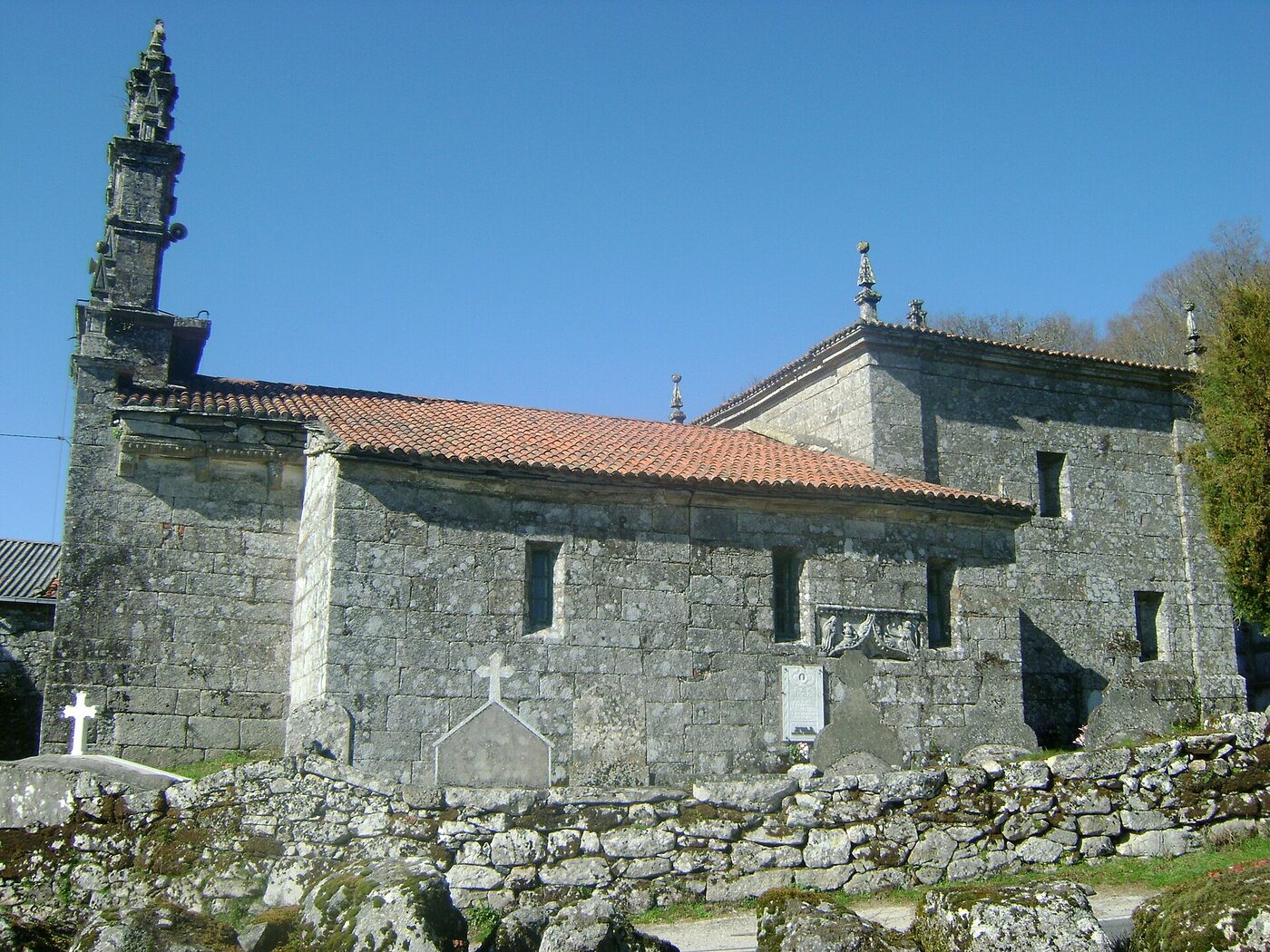 Igrexa de Santa María de Dozón en Dozón