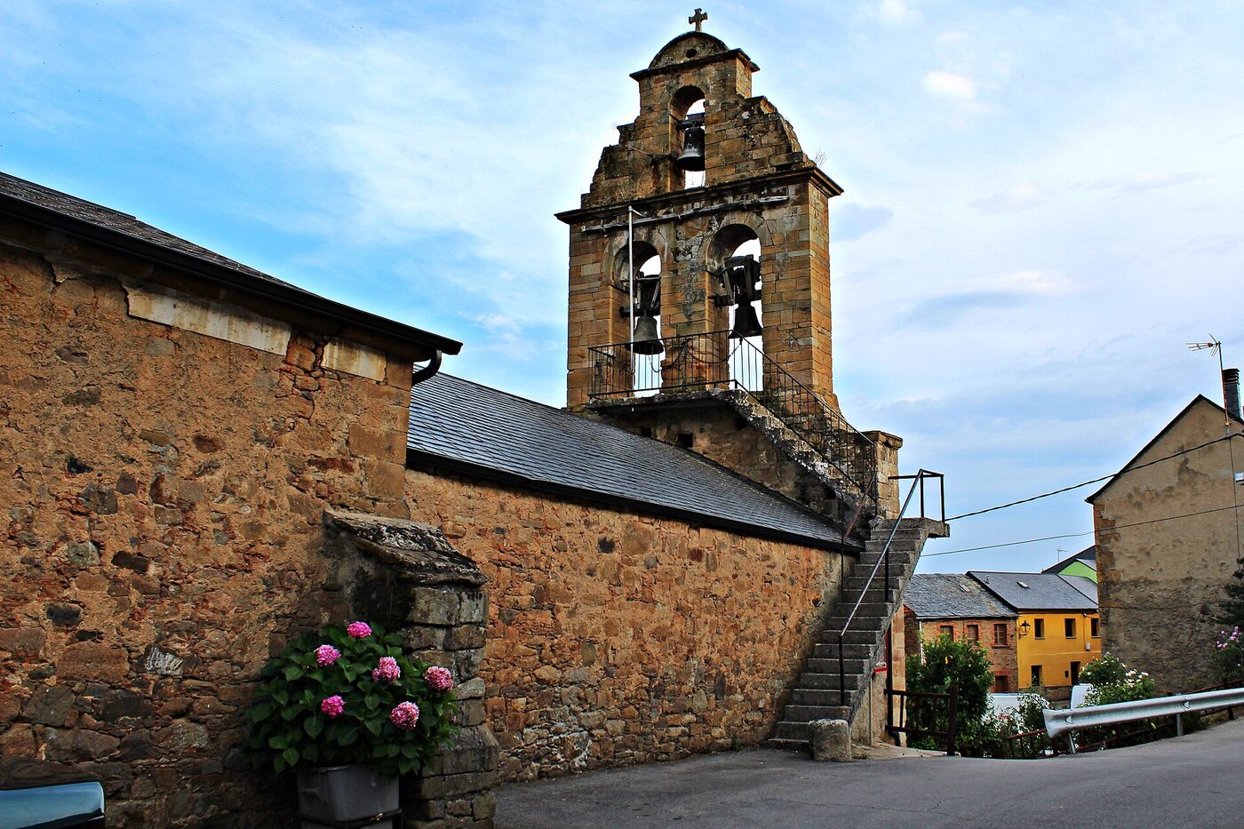 Iglesia de la Asunción de Quintana de Fuseros en Igüeña