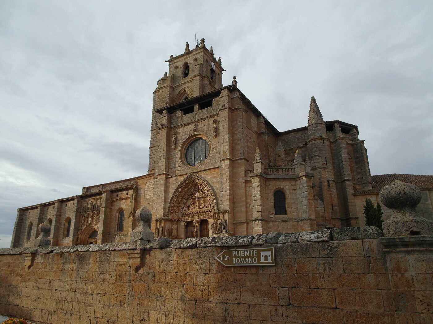 Iglesia de Santa María la Real en Sasamón