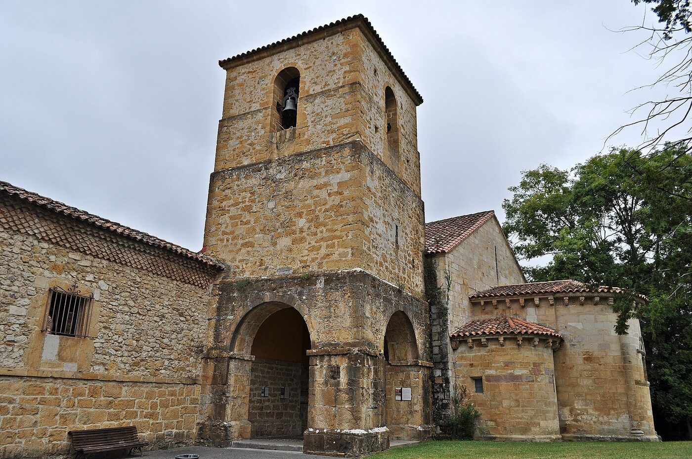 Monasterio de San Pedro de Villanueva en Cangas de Onís