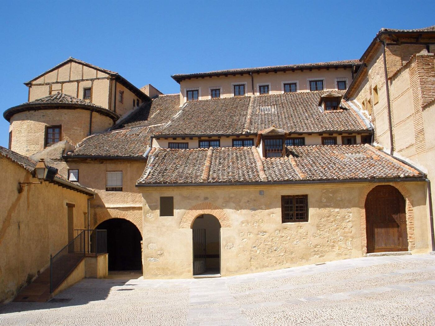 Monasterio de Santa María y San Vicente el Real en Navas de San Antonio