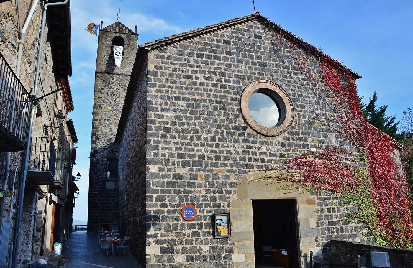 Església Vella de Sant Salvador en Castellfollit de la Roca