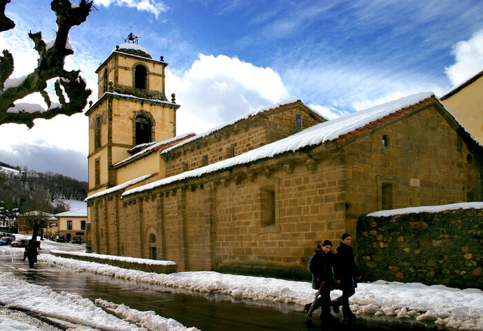Colegiata de San Pedro de Teverga