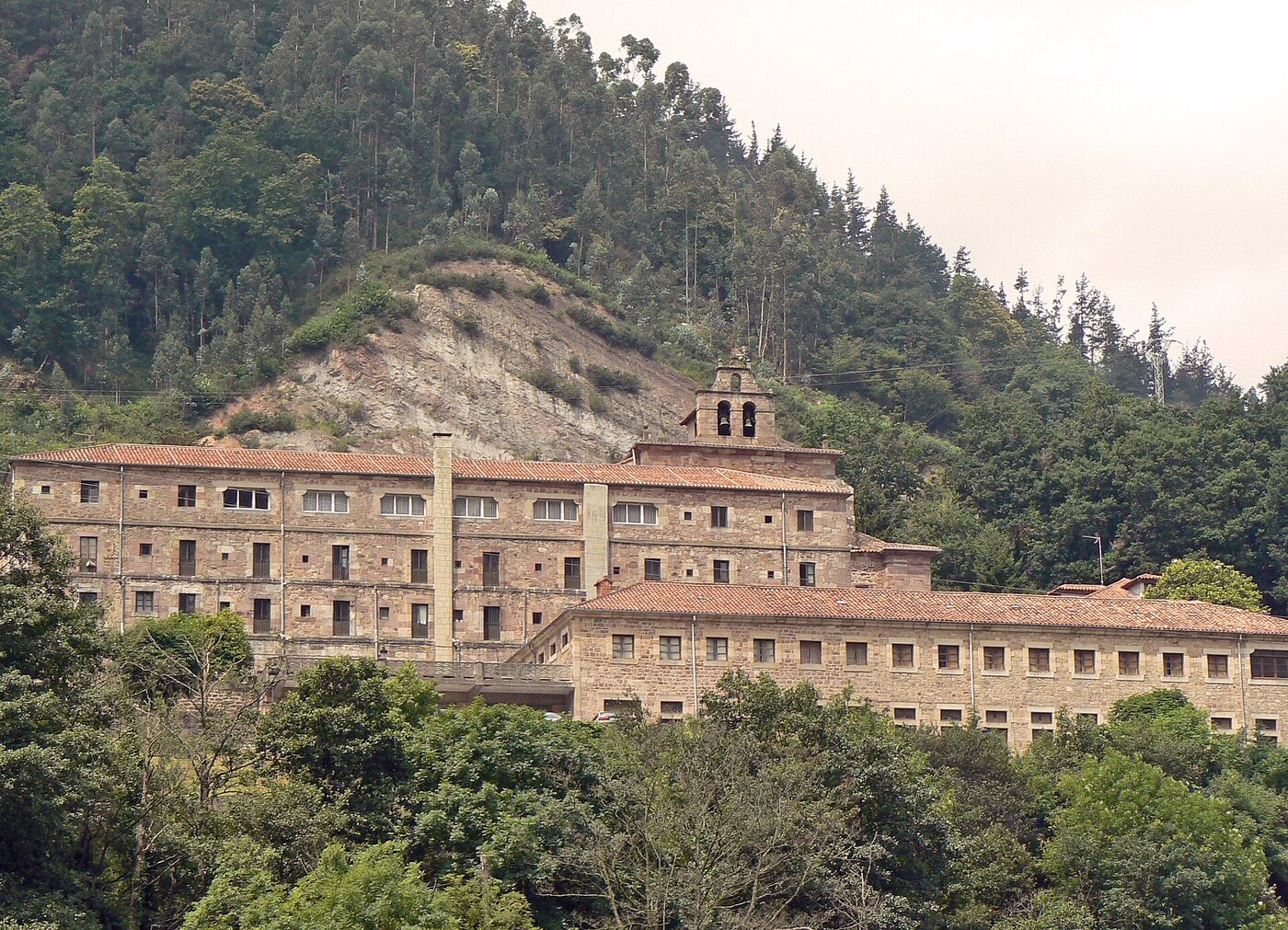 Santuario de Nuestra Señora de Las Caldas en Los Corrales de Buelna
