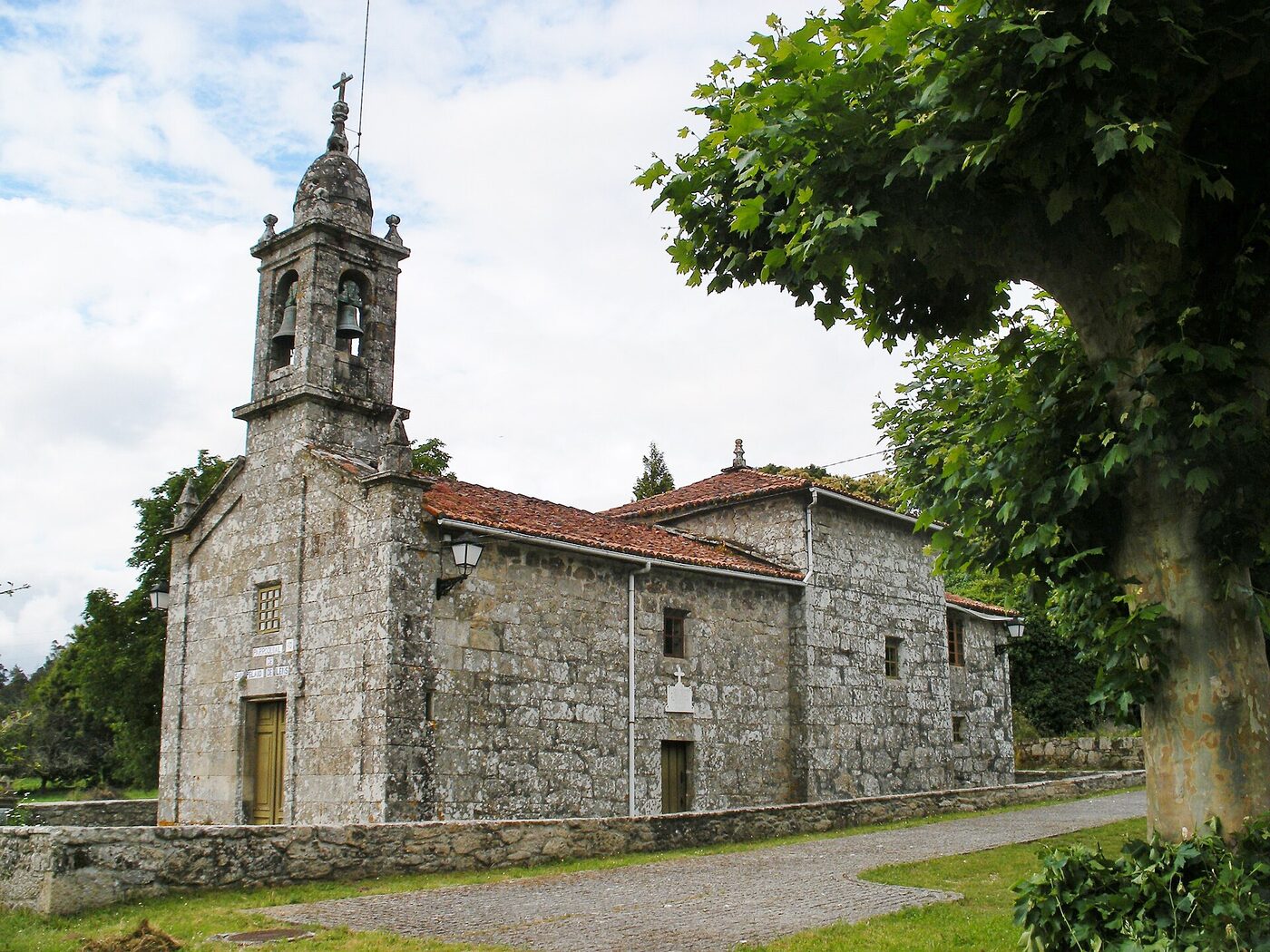 Igrexa de San Paio de Lens en Ames