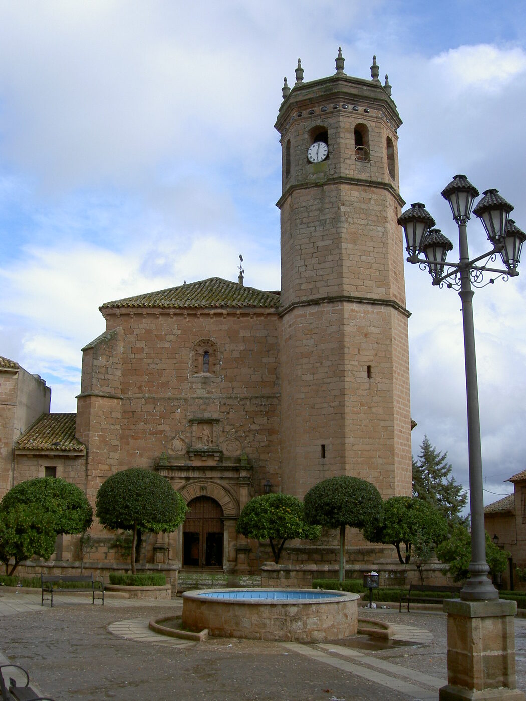 Iglesia de San Mateo en Baños de la Encina