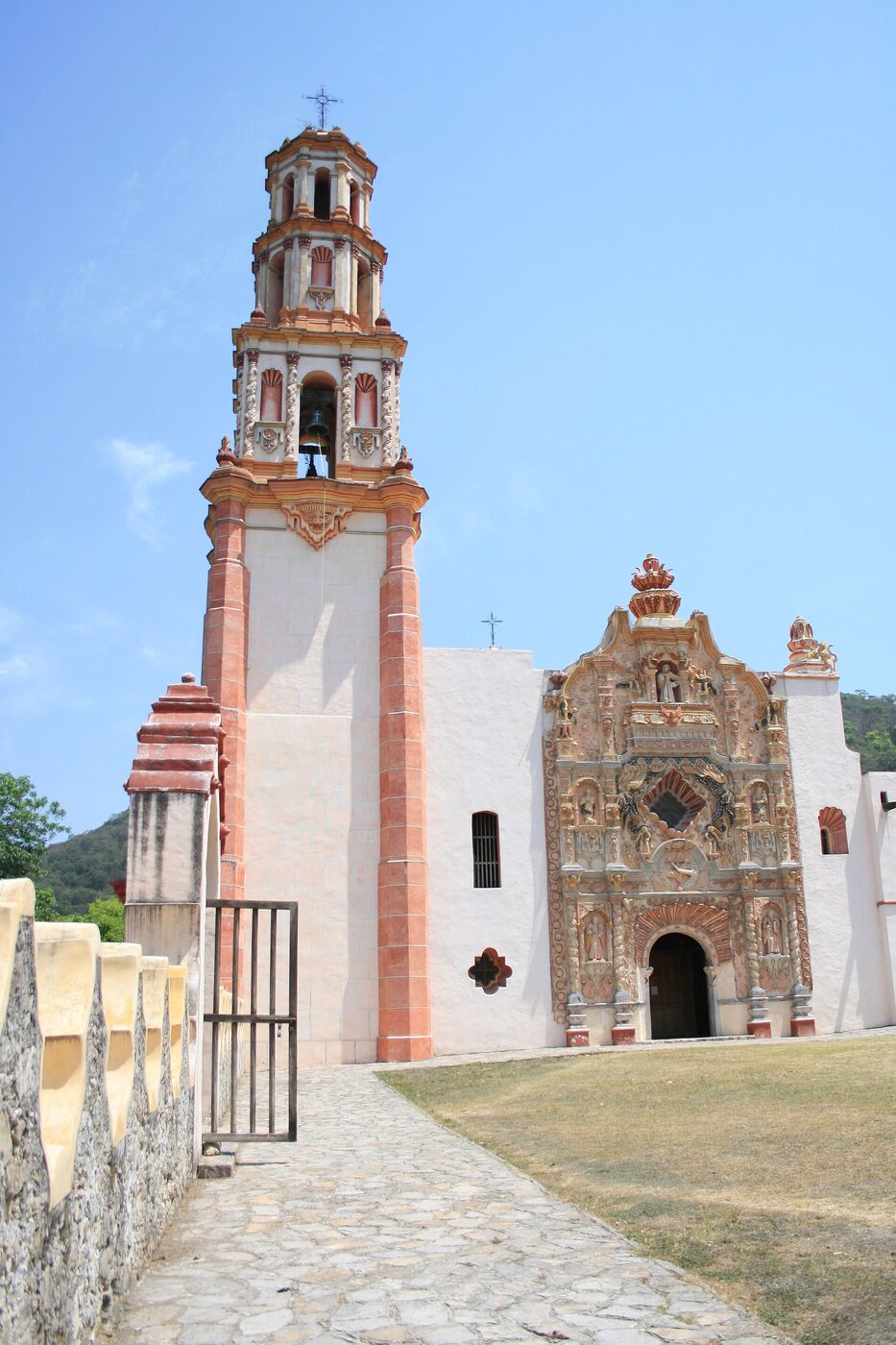 Misión de San Francisco de Asís del Valle de Tilaco en Landa de Matamoros