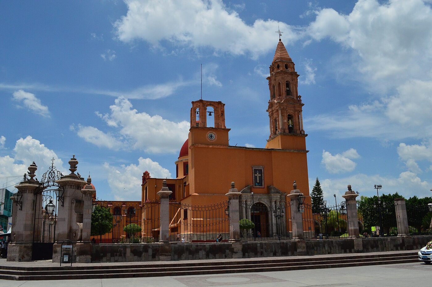 Parroquia de la Santa Cruz en Juventino Rosas